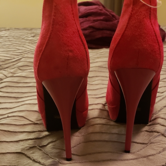 Heels - Picture 3 of 5